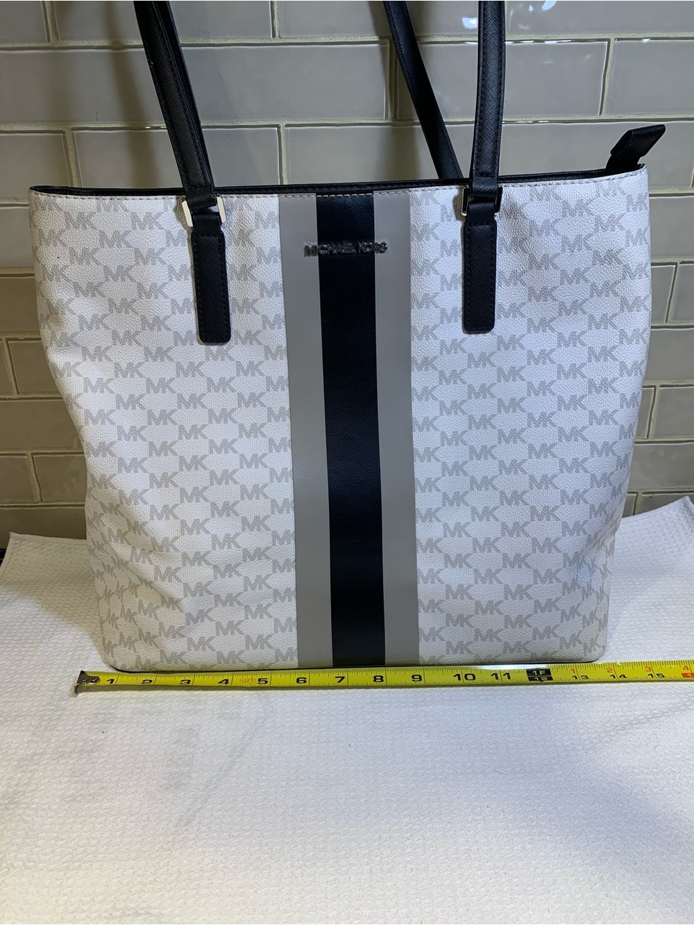 Michael Kors Jet Set Travel Large Center Stripe Signature Tote Bag White/Black